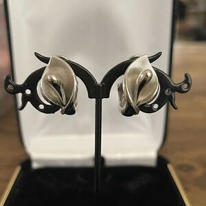 RARE Tivvon Lily earrings stainless steel